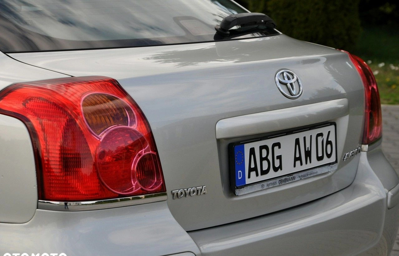 Toyota Avensis cena 17900 przebieg: 211258, rok produkcji 2005 z Dzierzgoń małe 742